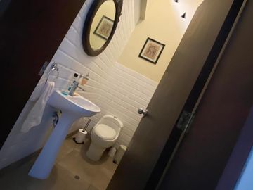 LINDA CASA EN VENTA CASA CON GRAN ÁREA VERDE Y PISCINA