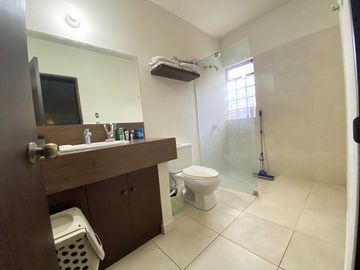 LINDA CASA EN VENTA CASA CON GRAN ÁREA VERDE Y PISCINA
