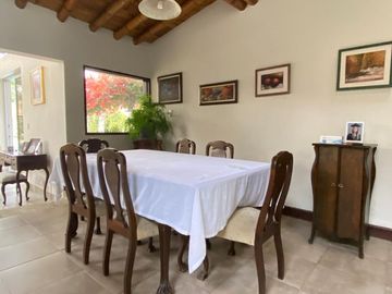 LINDA CASA EN VENTA CASA CON GRAN ÁREA VERDE Y PISCINA