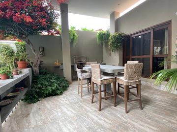 LINDA CASA EN VENTA CASA CON GRAN ÁREA VERDE Y PISCINA