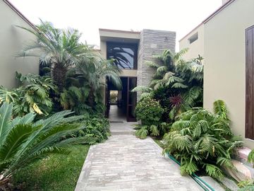 LINDA CASA EN VENTA CASA CON GRAN ÁREA VERDE Y PISCINA