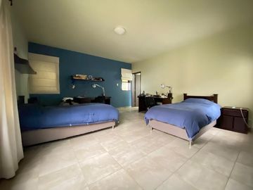LINDA CASA EN VENTA CASA CON GRAN ÁREA VERDE Y PISCINA