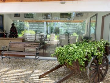 LINDA CASA DE CAMPO CON  PRECIOSA ÁREA VERDE EN FUNDO PASO CHICO