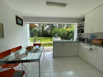 LINDA CASA DE CAMPO CON  PRECIOSA ÁREA VERDE EN FUNDO PASO CHICO