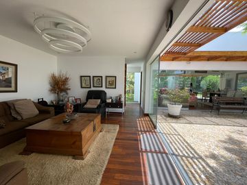 LINDA CASA DE CAMPO CON  PRECIOSA ÁREA VERDE EN FUNDO PASO CHICO
