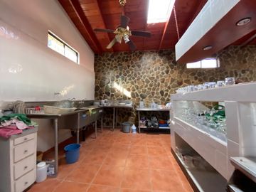Hacienda Comercial   en  el corazón del  Valle de Guadalupe