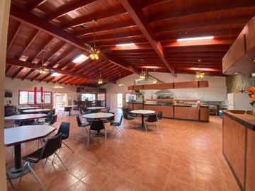 Hacienda Comercial   en  el corazón del  Valle de Guadalupe