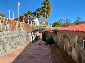 Hacienda Comercial   en  el corazón del  Valle de Guadalupe