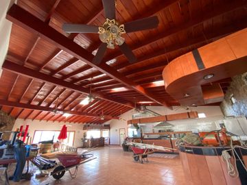 Hacienda Comercial   en  el corazón del  Valle de Guadalupe