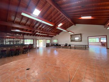 Hacienda Comercial   en  el corazón del  Valle de Guadalupe