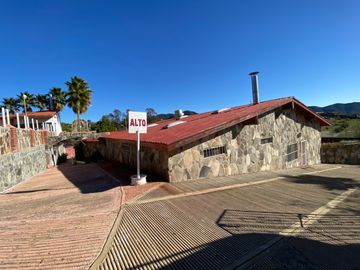 Hacienda Comercial   en  el corazón del  Valle de Guadalupe