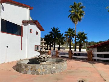 Hacienda Comercial   en  el corazón del  Valle de Guadalupe