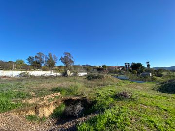 Hacienda Comercial   en  el corazón del  Valle de Guadalupe