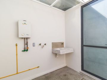 CASA CON ALBERCA A 15 MINUTOS DE CUERNAVACA EN XOCHITEPEC MORELOS