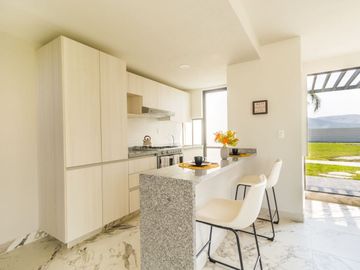 CASA CON ALBERCA A 15 MINUTOS DE CUERNAVACA EN XOCHITEPEC MORELOS