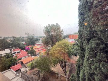 CASA ESTILO MEXICANO, CON AMPLIO JARDIN Y TERRAZA