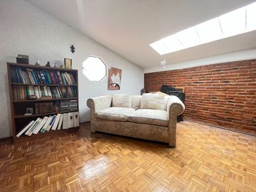 CASA ESTILO MEXICANO, CON AMPLIO JARDIN Y TERRAZA