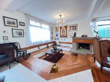 CASA ESTILO MEXICANO, CON AMPLIO JARDIN Y TERRAZA