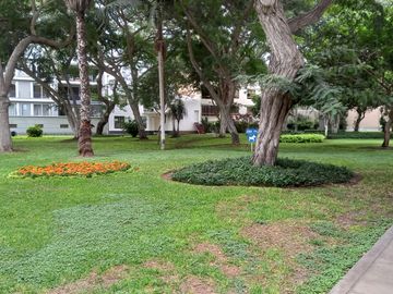 BAJÓ DE PRECIO!!!  CASA/TERRENO:  2 FRENTES, AVENIDA Y PARQUE