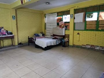 Ocasion Venta de Casa Como Terreno 120 m² en Esquina y Frente a Parque!