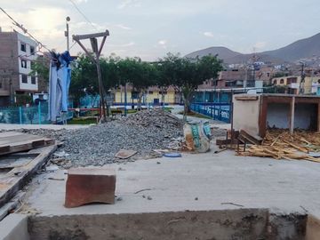 Ocasion Venta de Casa Como Terreno 120 m² en Esquina y Frente a Parque!