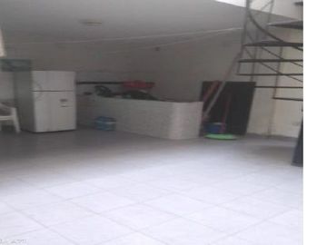 POR VIAJE; Se vende casa como terreno, en excelente ubicacion en Santa Anita,cerca a Puente Azul