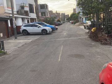 POR VIAJE; Se vende casa como terreno, en excelente ubicacion en Santa Anita,cerca a Puente Azul