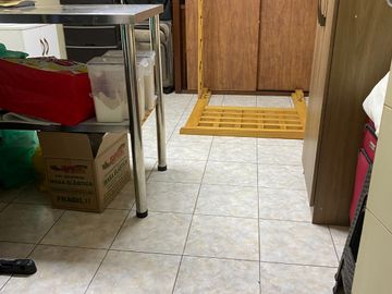 POR VIAJE; Se vende casa como terreno, en excelente ubicacion en Santa Anita,cerca a Puente Azul