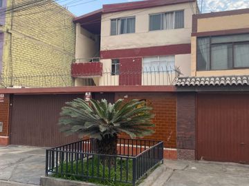 POR VIAJE; Se vende casa como terreno, en excelente ubicacion en Santa Anita,cerca a Puente Azul
