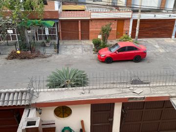 POR VIAJE; Se vende casa como terreno, en excelente ubicacion en Santa Anita,cerca a Puente Azul