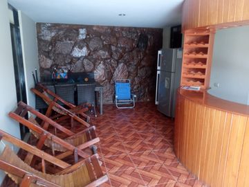 VENDO CASA CON PISCINA EN CHACLACAYO
