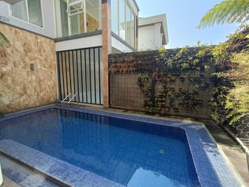 Rumah Villa + Kolam Renang Luas 298 di Kusuma Hill Batu Malang