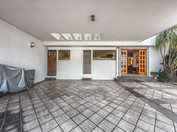 CASA CON ALBERCA Y 4 RECÁMARAS EN CHOLULA.