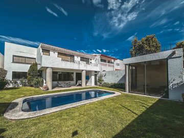 CASA CON ALBERCA Y 4 RECÁMARAS EN CHOLULA.
