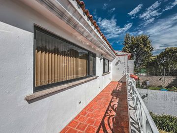 CASA CON ALBERCA Y 4 RECÁMARAS EN CHOLULA.