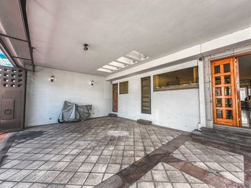 CASA CON ALBERCA Y 4 RECÁMARAS EN CHOLULA.