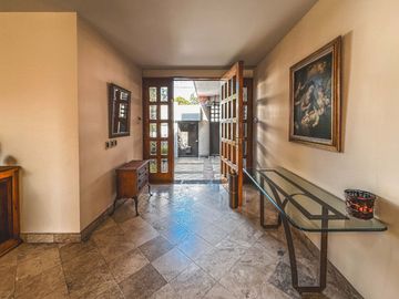 CASA CON ALBERCA Y 4 RECÁMARAS EN CHOLULA.