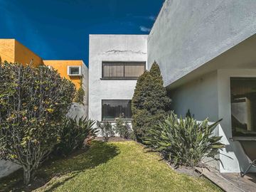 CASA CON ALBERCA Y 4 RECÁMARAS EN CHOLULA.