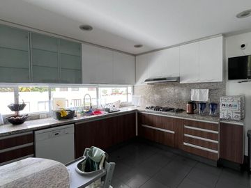 Excelente Dpto. Dúplex Boulevard Roosevelt
