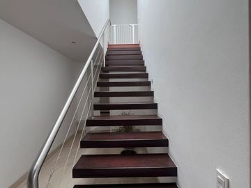 Excelente Dpto. Dúplex Boulevard Roosevelt