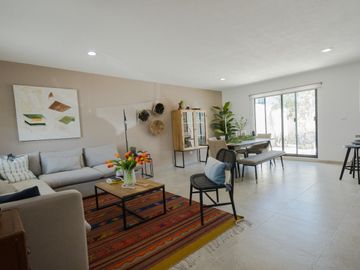 Casa de 3 Recámaras con 3.5 Baños a 12 Minutos de los Arcos de Querétaro.