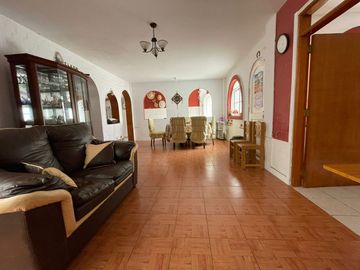 ACOGEDORA CASA MUY CERCA A LA PLAYA