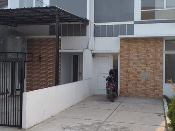 Rumah 2 Lantai Dekat Kawasan Industri dan Selangkah Ke Karawang