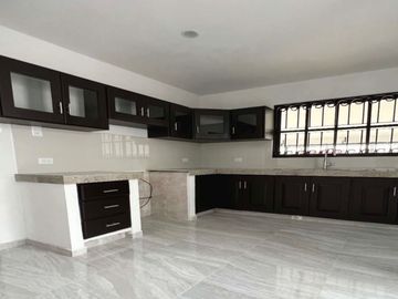 Casa en venta. Colonia Primero de Mayo, Villahermosa.