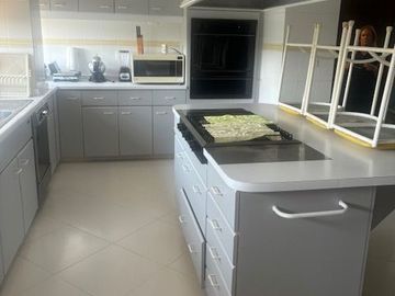 EN VENTA EXCELENTE DEPARTAMENTO EN ZONA NORTE DE CUERNAVACA MOR. TODOS LOS SERVICIOS, ZONA FRESCA. TOTALMENTE AMUEBLADO.