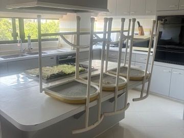 EN VENTA EXCELENTE DEPARTAMENTO EN ZONA NORTE DE CUERNAVACA MOR. TODOS LOS SERVICIOS, ZONA FRESCA. TOTALMENTE AMUEBLADO.