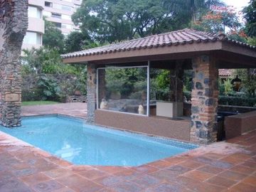 EN VENTA EXCELENTE DEPARTAMENTO EN ZONA NORTE DE CUERNAVACA MOR. TODOS LOS SERVICIOS, ZONA FRESCA. TOTALMENTE AMUEBLADO.