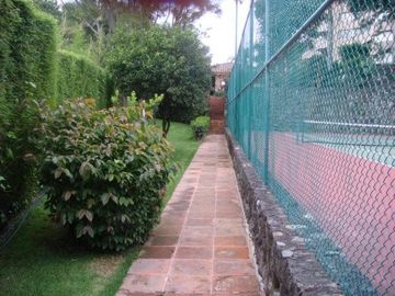 EN VENTA EXCELENTE DEPARTAMENTO EN ZONA NORTE DE CUERNAVACA MOR. TODOS LOS SERVICIOS, ZONA FRESCA. TOTALMENTE AMUEBLADO.