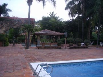 EN VENTA EXCELENTE DEPARTAMENTO EN ZONA NORTE DE CUERNAVACA MOR. TODOS LOS SERVICIOS, ZONA FRESCA. TOTALMENTE AMUEBLADO.