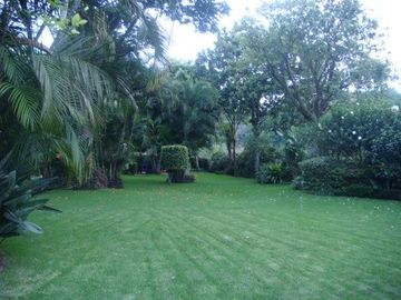 EN VENTA EXCELENTE DEPARTAMENTO EN ZONA NORTE DE CUERNAVACA MOR. TODOS LOS SERVICIOS, ZONA FRESCA. TOTALMENTE AMUEBLADO.